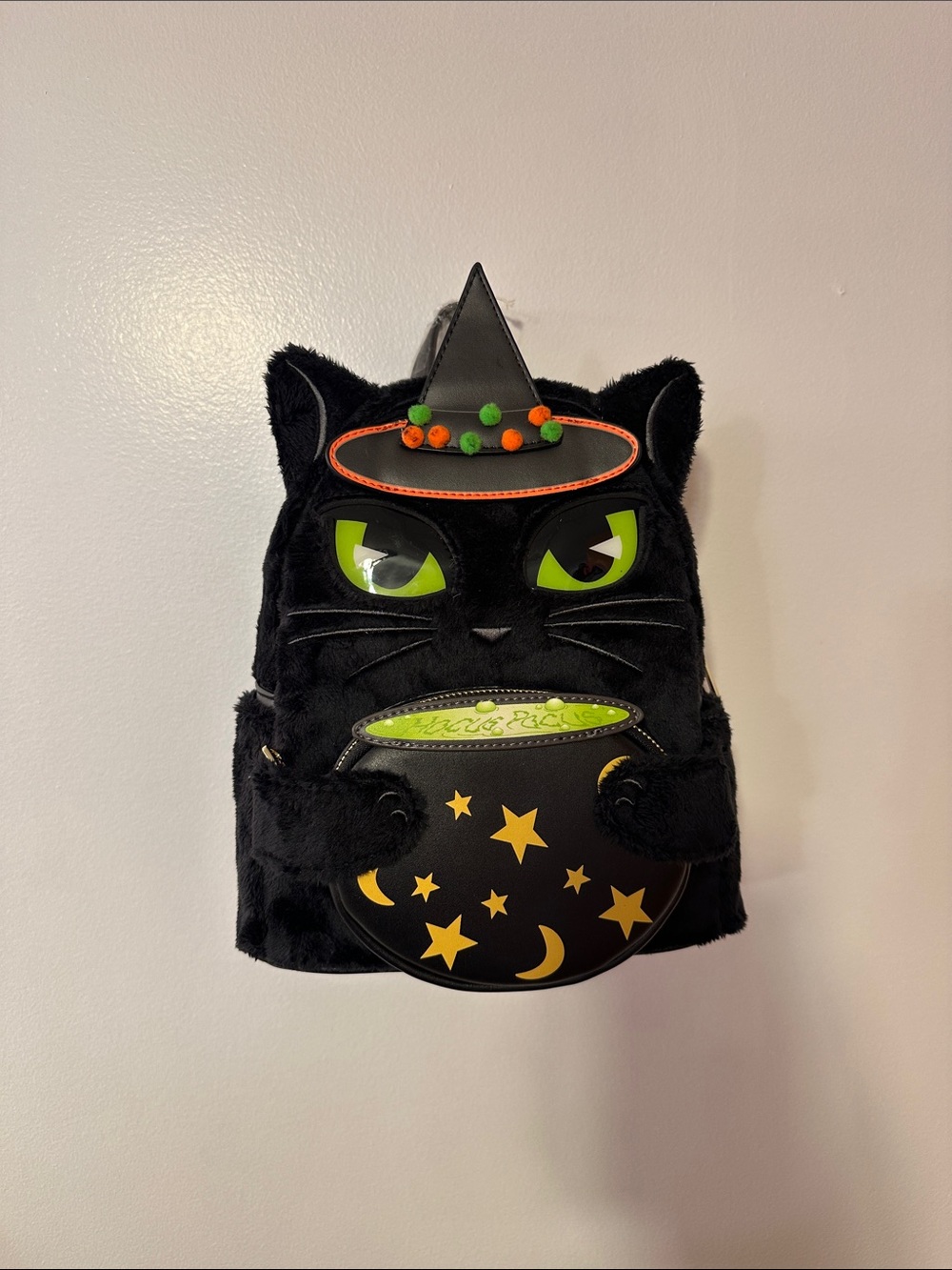 Disney Hocus Pocus Loungefly Glow-in-the-Dark Black Cat Backpack
